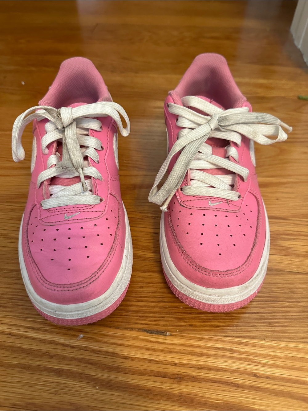 Nike Pink Girls Sneakers with White Laces, 3.5Y - Picture 1 of 6